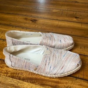 Tom’s women’s slip on 9.5 cute!